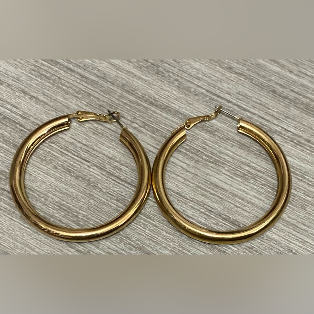 Gold Toned Hollow Hoop Earrings. Costume jewelry. Brand New.